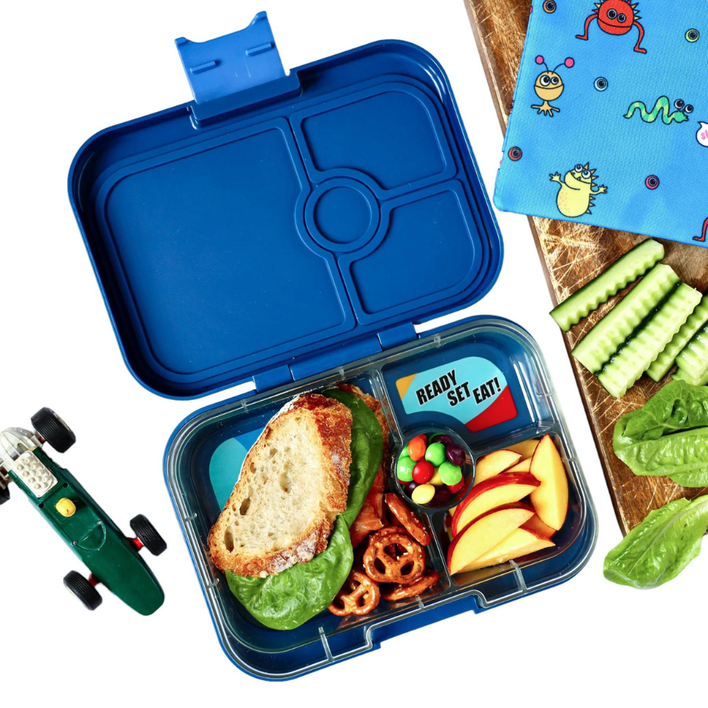 Yumbox Bento – Panino –  Monte Carlo Bleu avec plateau voiture de course (4 compartiments)    - Yumbox - Boîte à repas -  - La Guilde Culinaire