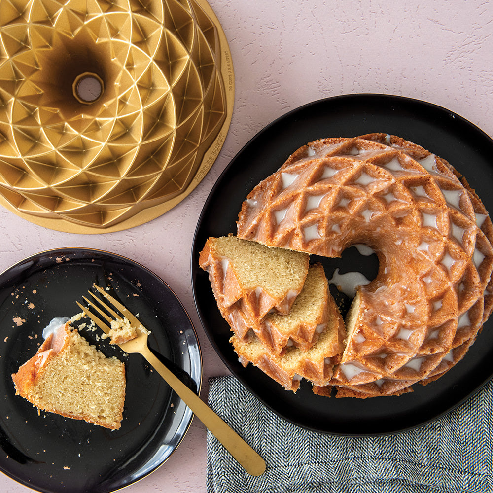 Moule à gâteau Bundt Jubilee Gold    - Nordic Ware - Moule à gâteaux -  - La Guilde Culinaire