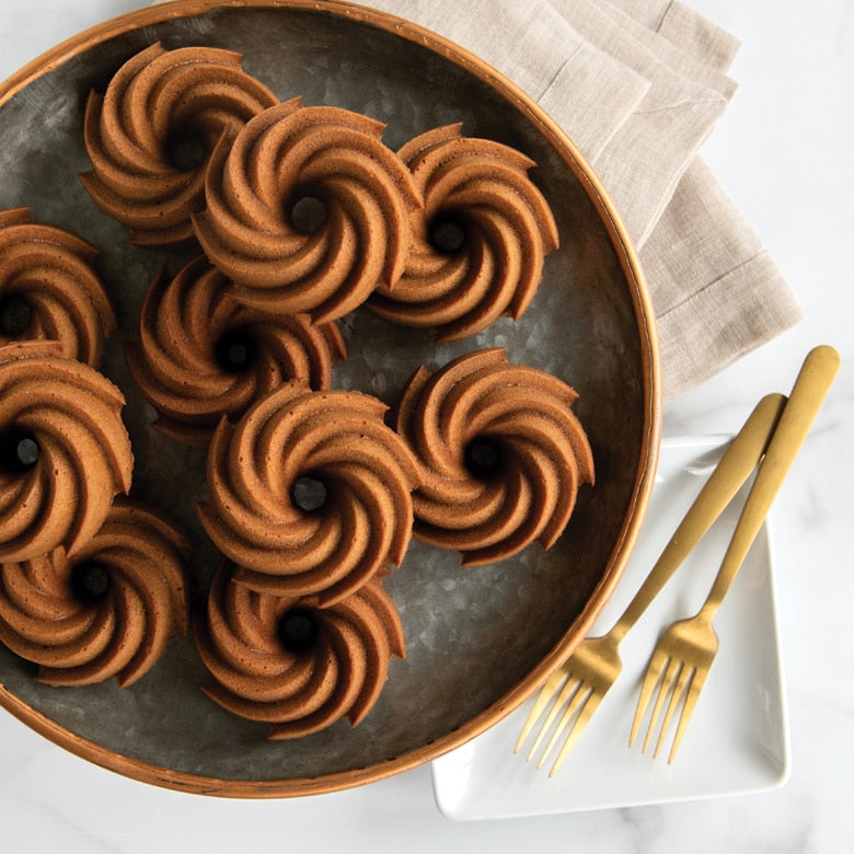 Moule à gâteau 6 mini Bundt - Heritage Gold    - Nordic Ware - Moule à gâteaux -  - La Guilde Culinaire