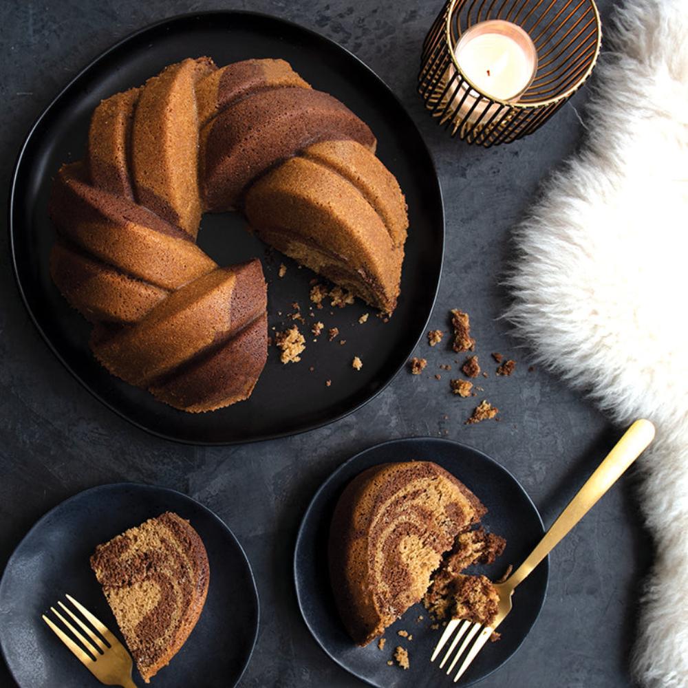 Moule à gâteau Bundt torsadé Gold    - Nordic Ware - Moule à gâteaux -  - La Guilde Culinaire