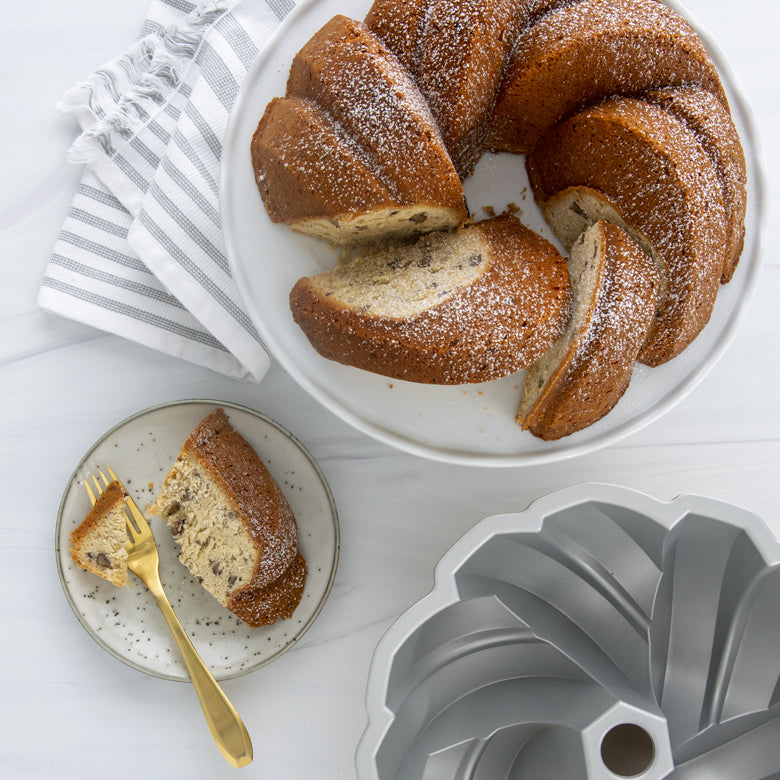 Moule à gâteau Bundt torsadé Gold    - Nordic Ware - Moule à gâteaux -  - La Guilde Culinaire