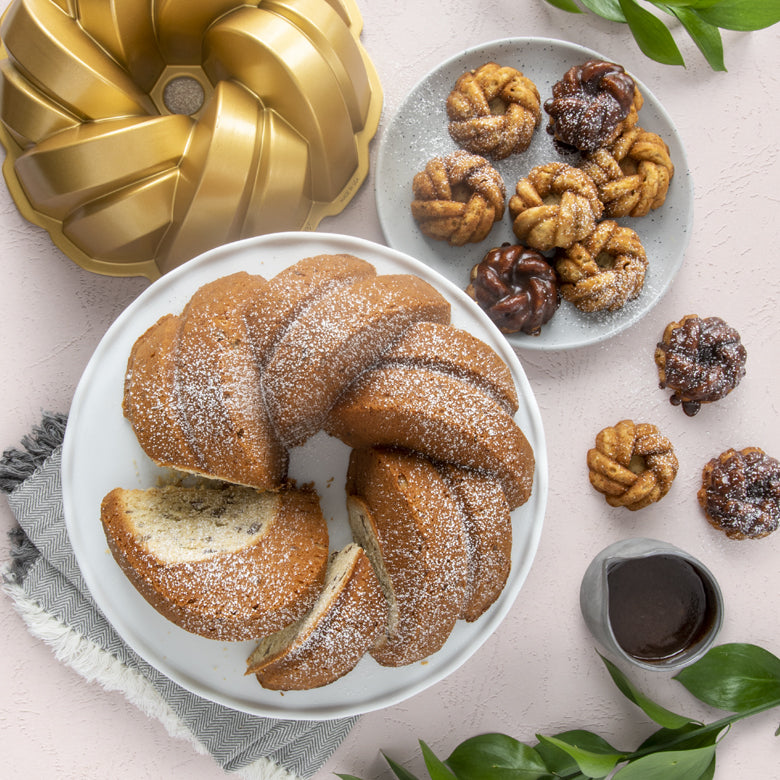 Moule à gâteau Bundt torsadé Gold    - Nordic Ware - Moule à gâteaux -  - La Guilde Culinaire