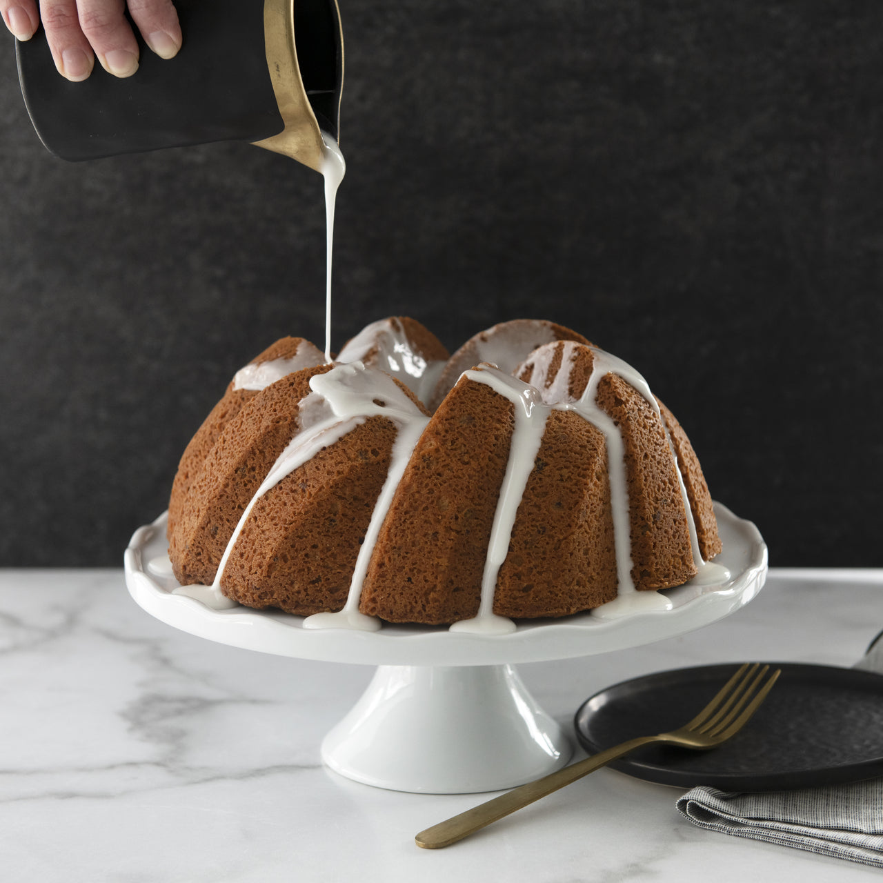 Moule à gâteau Bundt torsadé Gold    - Nordic Ware - Moule à gâteaux -  - La Guilde Culinaire