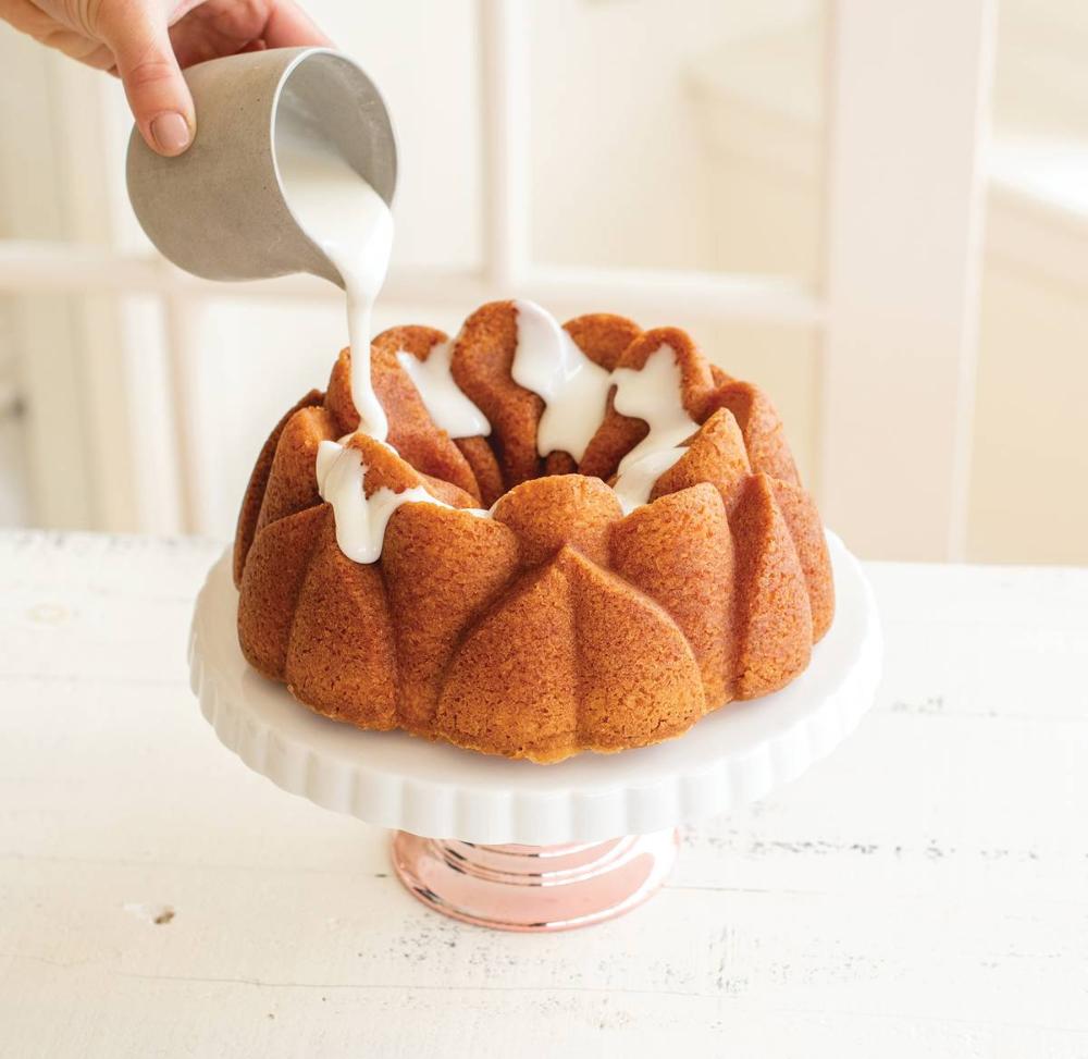 Moule à gâteau Bundt Magnolia    - Nordic Ware - Moule à gâteaux -  - La Guilde Culinaire