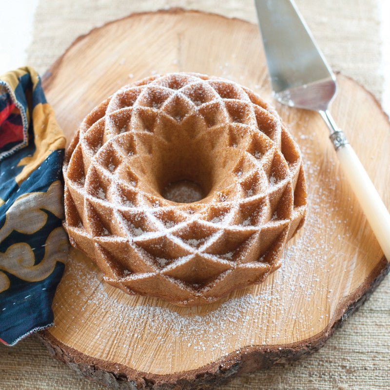 Moule à gâteau Bundt Jubilee Gold    - Nordic Ware - Moule à gâteaux -  - La Guilde Culinaire