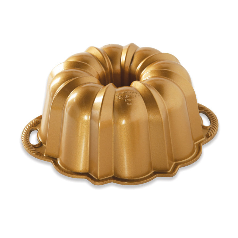 Moule à gâteau Bundt Original Gold avec poignées    - Nordic Ware - Moule à gâteaux -  - La Guilde Culinaire