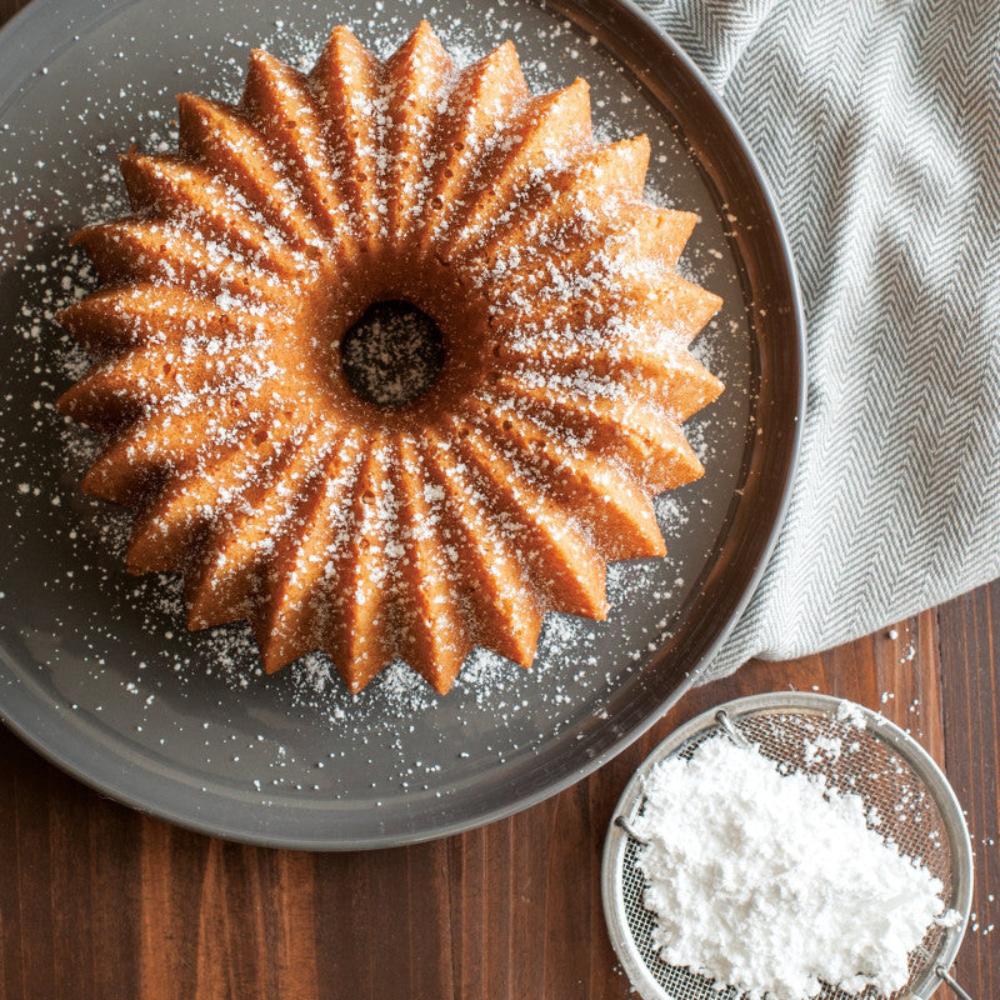 Petit moule à gâteau Bundt Brilliance Gold    - Nordic Ware - Moule à gâteaux -  - La Guilde Culinaire